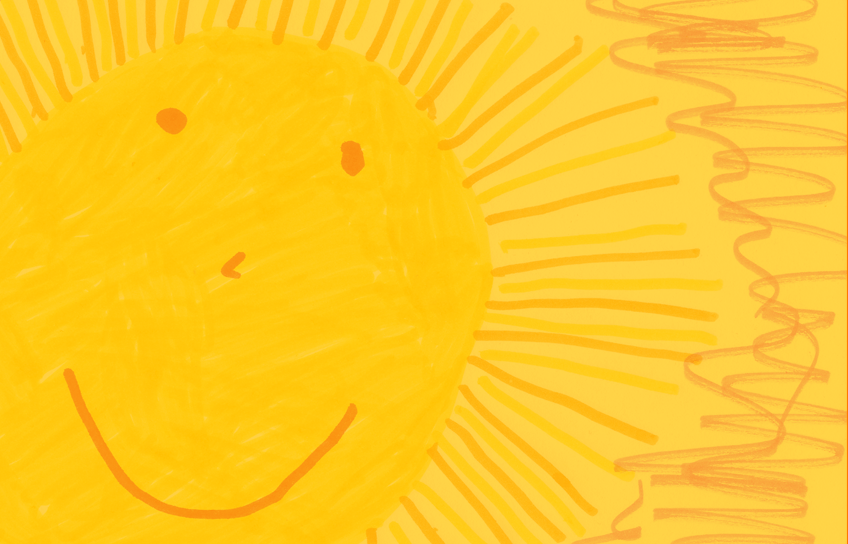 namalowany przez dziecko rysunek przedstawiający uśmiechnięte słońce